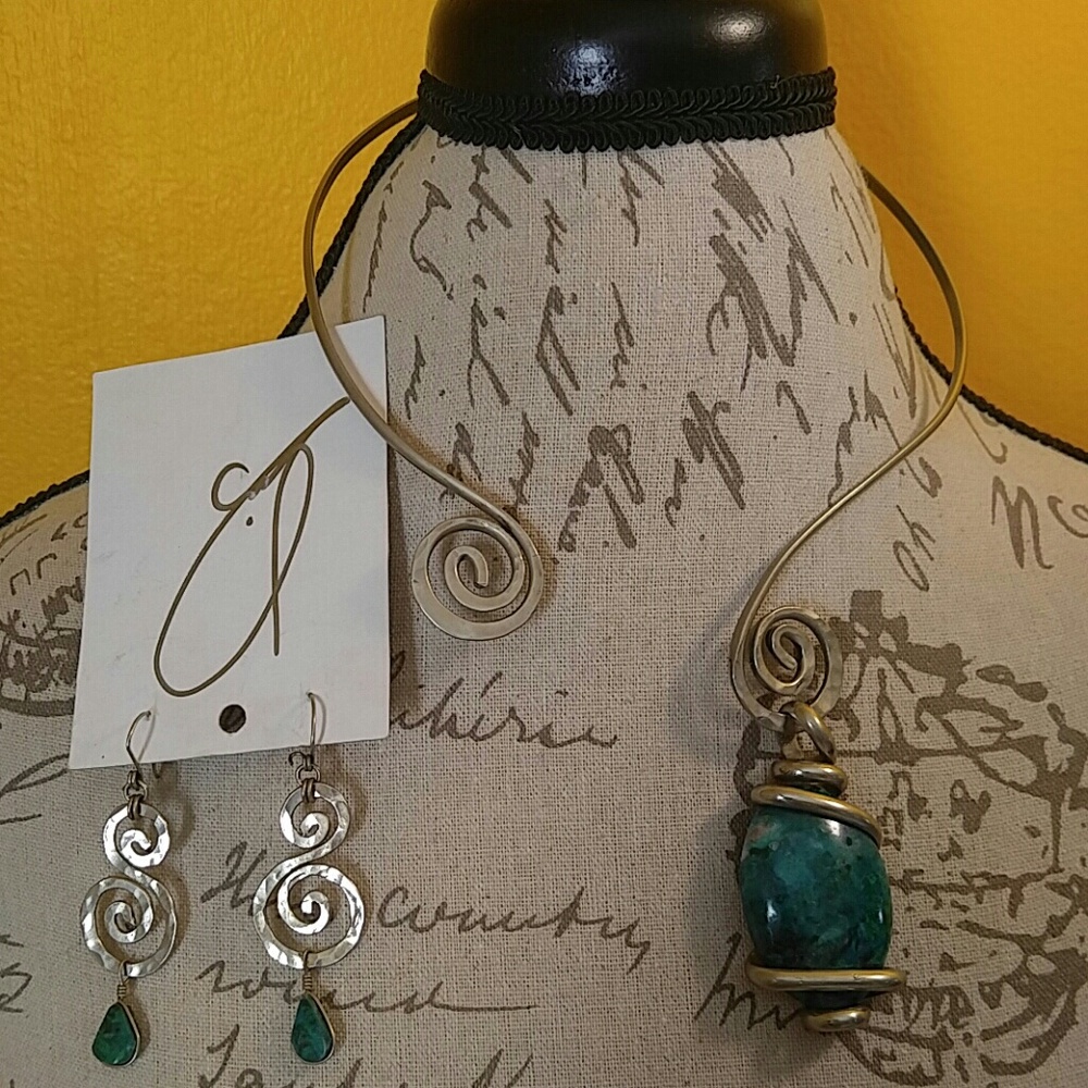 Silver Necklace and earring set.